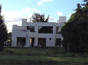 Casa · 250m² · 4 Ambientes · 1 Cochera · Casa en Venta en Barrio Las Lomas de Miramar