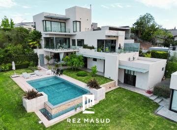 Casa · 718m² · 10 Ambientes · 3 Cocheras · Casa en Venta