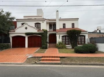 Casa de 3 ambientes, Córdoba · Importante Propiedad en Urca, Quincho y Pileta
