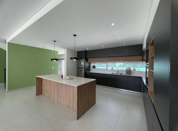 Casa · 126m² · 5 Ambientes · 2 Cocheras · Casa en Barrio La Consuelo