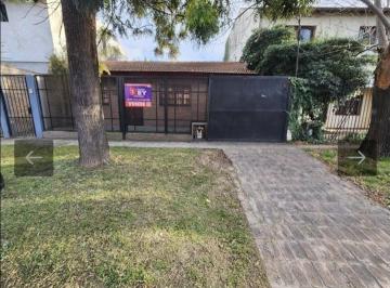 Casa · 90m² · 3 Ambientes · 1 Cochera · Casa en Venta en Adrogue