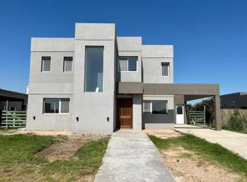 Casa · 199m² · 4 Ambientes · 3 Cocheras · Casa Venta San Sebastian 3 Dorm. Tenis Fútbol Galeria Pileta Golf Equitacion