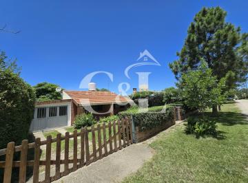 Casa de 3 ambientes, Villa Parque Siquiman · Venta de Casa 2 Dorm. C/pileta. B° Las Mojarras, Parque Siquiman.