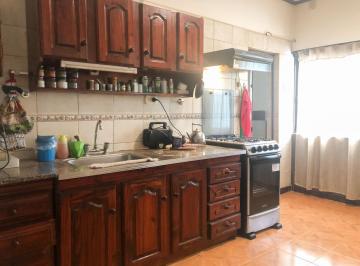Casa · 128m² · 4 Ambientes · 1 Cochera · Venta Casa - Lanus Este/ Ap Credito