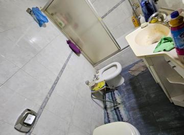 Casa de 3 ambientes, Lomas de Zamora · Casa de 3 Ambientes a Reciclar - Apto Credito
