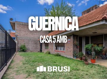Casa · 122m² · 5 Ambientes · 3 Cocheras · Casa en Venta con Pileta con Posibilidad de Comprar con Galpón - Ideal Inversión