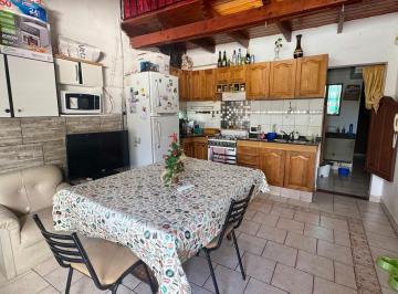 Casa · 100m² · 5 Ambientes · Casa de Pasillo a La Venta