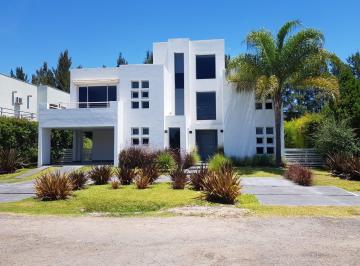 Casa de 4 ambientes, Presidente Perón · Casa de Categoría en Venta - B° Malibú