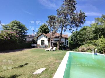 Casa · 216m² · 5 Ambientes · 1 Cochera · Casa en Venta en Una Planta en Bella Vista