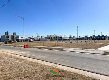 Terreno · 360m² · Frente a Plaza Apto Dúplex Solares de Manantiales