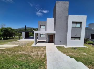 Casa de 5 ambientes, Villa Carlos Paz · Casa a Estrenar en Barrio Privado Altos de Carlos Paz.