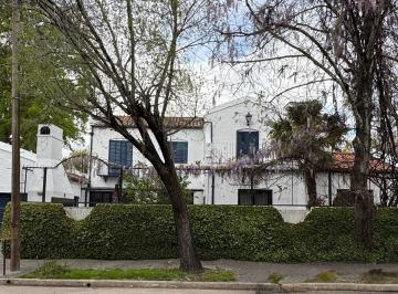 Casa · 590m² · 8 Ambientes · 2 Cocheras · Casa en Venta en Martínez, San Isidro, G. B. a. Zona Norte