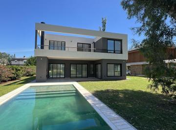 Casa · 312m² · 6 Ambientes · 2 Cocheras · Excelente Casa a Estrenar en Saint Thomas Este