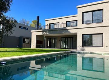 Casa · 312m² · 6 Ambientes · 2 Cocheras · Excelente Casa a Estrenar en Saint Thomas