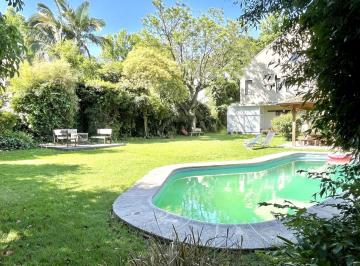 Casa · 440m² · 8 Ambientes · 2 Cocheras · Venta Casa Sobre Lote de 1000 m de Lote en Lo Mejor Vicente Lopez