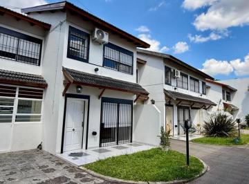Casa · 117m² · 5 Ambientes · 1 Cochera · Venta Triplex en Complejo Temperley - Apto Credito