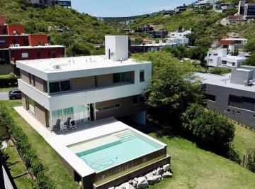 Casa de 8 ambientes, La Calera · Casa en Country La Cuesta - 400 m² Contruidos - Lote Plano