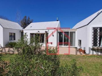 Casa · 860m² · 2 Ambientes · 2 Cocheras · Casa de 2 Amb Estar en Pueblo de Manzanares