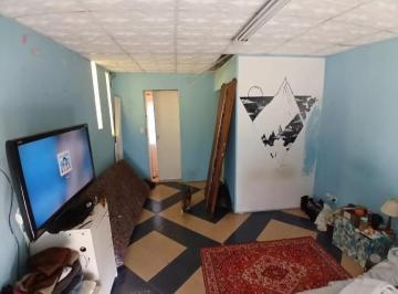 Casa de 7 ambientes, Lomas de Zamora · Casa Multifamiliar en Venta - 4 Dorm. 4 Baños - 350 m² - Llavallol