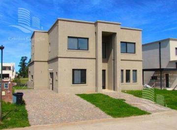 Casa · 270m² · 6 Ambientes · 2 Cocheras · Venta - Casa 6/seis Ambientes, a La Laguna, Balcón, Jardín - Laguna Grande, Villanueva
