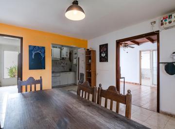Casa · 180m² · 4 Ambientes · Casa en Venta en La Plata, con Departamento de 1 Dormitorio