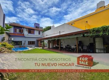 Casa de 4 ambientes, Villa Luro · Casa de 4 Ambientes en Lote Propio, con Pileta y Cochera