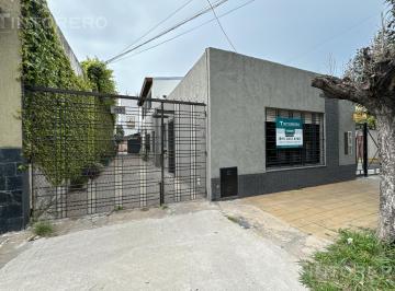 PH · 44m² · 2 Ambientes · 1 Cochera · Venta PH 2 Ambientes Patio y Garage Villa Sarmiento - Acepta Permuta