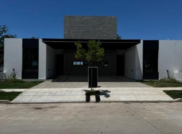 Casa de 5 ambientes, Córdoba · Hermoso Duplex en Planta Baja - Barrio Distrito Sur.
