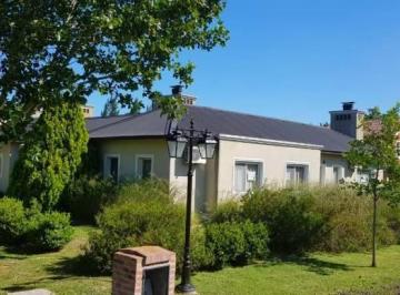 Casa · 231m² · 4 Ambientes · 3 Cocheras · Country Haras del Sur - Casa 5 Amb. - Alquiler - S/lote 1581 m²