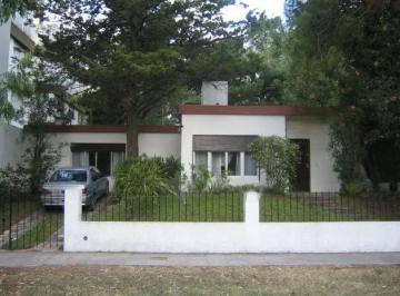 Casa · 115m² · 4 Ambientes · 2 Cocheras · Casa en Venta - 3 Dorm. 2 Baños - 312 m² - San Bernardo del Tuyu