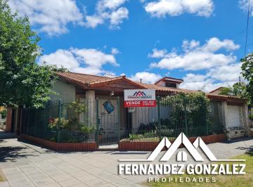 Casa de 4 ambientes, Lomas de Zamora · Venta de Casa Tipo Chalet de 4 Ambientes con Entrada de Autos, Patio y Terraza.