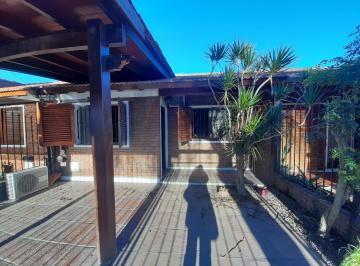 Casa · 80m² · 4 Ambientes · 1 Cochera · Casa en Venta Barrio Vitramu I
