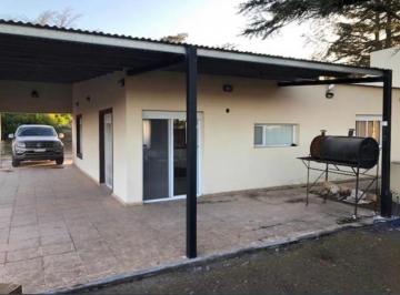 Casa · 121m² · 4 Ambientes · 3 Cocheras · Casa en Venta - 3 Dorm. 3 Baños 121 m² - Barrio Las Lomas, Monte Hermoso