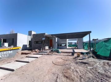 Casa de 7 ambientes, Luzuriaga · Casa en Venta