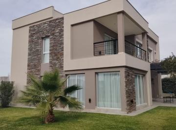 Casa de 6 ambientes, Luján de Cuyo · Casa en Venta - Barrio Lar de Boedo