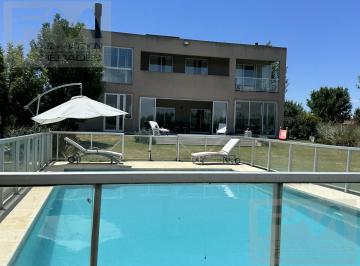 Casa · 367m² · 8 Ambientes · 2 Cocheras · Casa en Venta en Country Terravista con Fondo a Lago