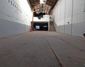 Bodega-Galpón · 900m² · Excelente Galpón con Oficinas 900 m²
