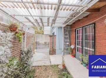 Jardin · Apto Credito Hipotecario - PH con Entrada Independiente, Patio y Garage - 3 Ambientes