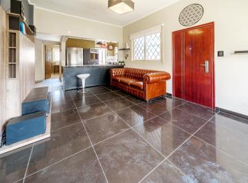 Casa · 117m² · 4 Ambientes · 1 Cochera · Venta Casa de 4 Ambientes con Pileta en Ituzaingó