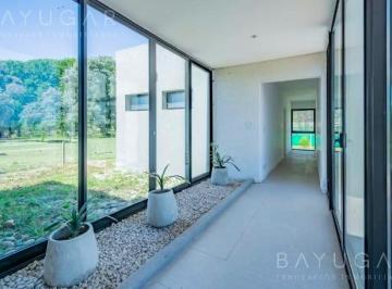 Casa · 210m² · 5 Ambientes · 4 Cocheras · Venta Casa - Medal Country Club / Pilar - Financiación