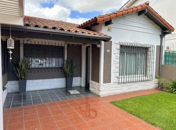Casa · 120m² · 4 Ambientes · 1 Cochera · Casa en Adrogué