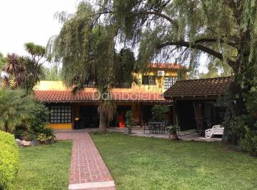 Quinta vacacional · 350m² · 7 Ambientes · 1 Cochera · Casa Quinta en Venta o Permuta Ubicado en Moreno, G. B. a. Zona Oeste
