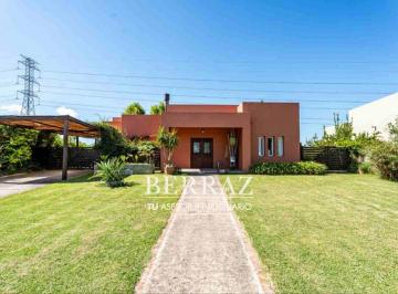 Casa · 158m² · 3 Ambientes · 2 Cocheras · Casa Venta 3 Ambientes en San Francisco Villanueva Lote de 702 m²