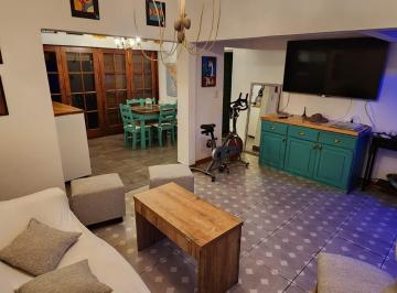 Casa de 5 ambientes, Miramar · Casa con Quincho y Departamento - Zona II - Miramar