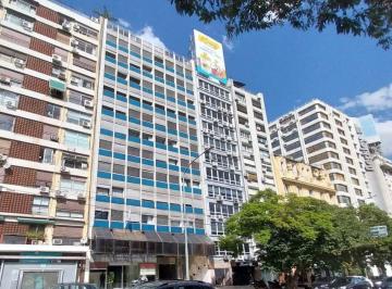 Oficina comercial · 215m² · 2 Cocheras · Oficina Luminosa Al Contrafrente | Excelente Ubicación