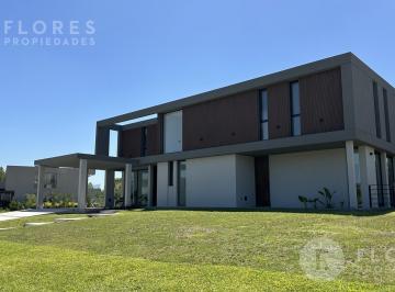 Casa · 230m² · 6 Ambientes · 2 Cocheras · Casa en Venta con Renta, 6 Ambientes, 5 Dorm., 6 Baños, La Diligencia, Pilara, Pilar