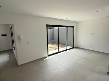 Departamento de 3 ambientes, Lanús · Departamento Duplex de Tres Ambientes con Patio y Cochera.