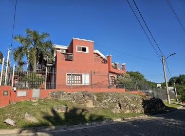 Casa · 282m² · 8 Ambientes · 3 Cocheras · Casa en Venta 3 Dorm. en Costa Azul, Villa Carlos Paz