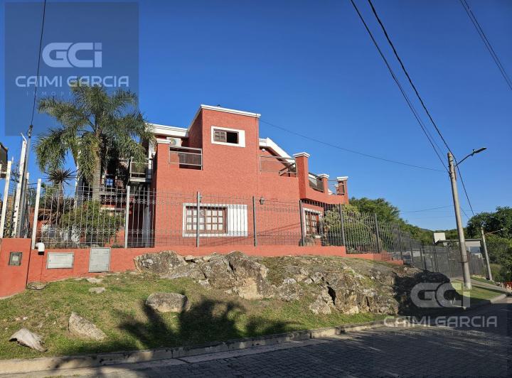 Casa · 282m² · 8 Ambientes · 3 Cocheras