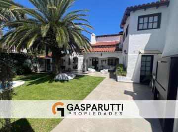 Casa · 190m² · 5 Ambientes · 4 Cocheras · Casa en Venta con Pileta en Aranjuez! Apto Credito